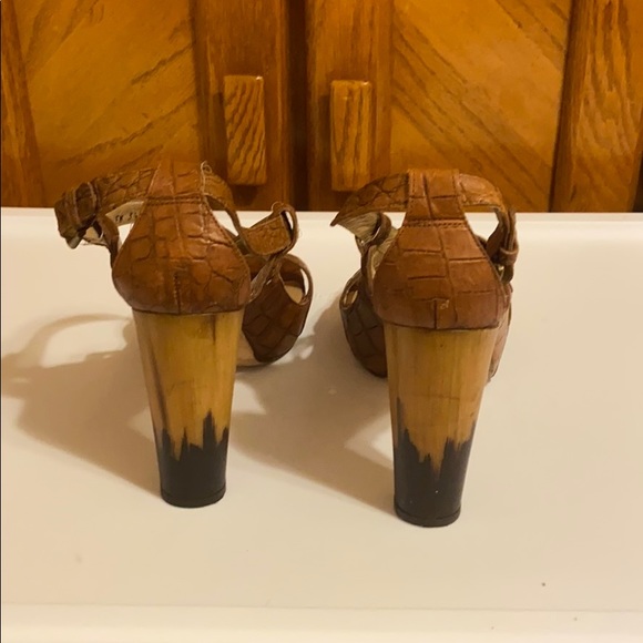 Stuart Weitzman heels - Picture 3 of 4